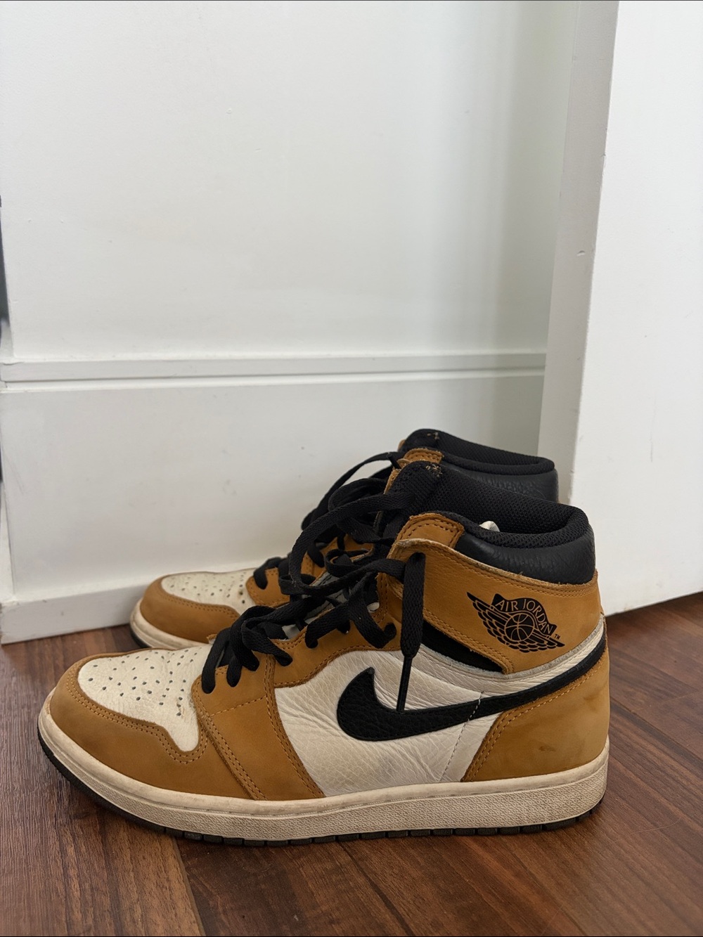 Nike Air Jordan 1 Mid Men’s Sneakers — White and Brown